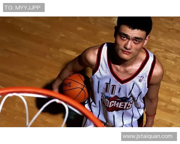 罗纳尔多盛赞姚明的篮球才华与体育精神展现了跨界运动员的卓越魅力