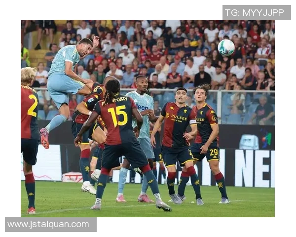 足球明星在比赛中展现风采的背面照片捕捉精彩瞬间与激情时刻