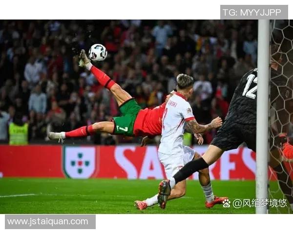 2023年足球明星卡套热潮来袭收藏价值与球迷激情的完美结合 2023年足球明星卡套热潮来袭收藏价值与球迷激情的完美结合