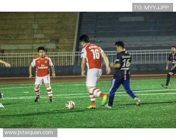 足球明星倾情代言精彩广告画面展现魅力与激情