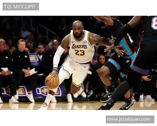 篮球明星遭遇惊险意外瞬间视频引发网友热议与关注